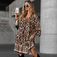 Elegante jurk met V-hals, lange mouwen en print